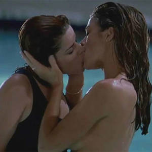 Kissing Porn Hub - Denise-Richards-and-Neve-Campbell-Kiss