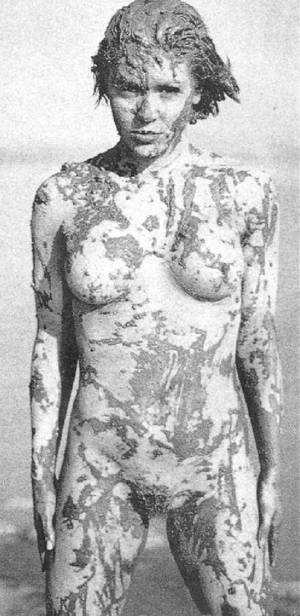 Alyssa Milano Porn Art - Alyssa Milano Covered In Mud, This Is Super Cool, Can A Sexy 21st Century