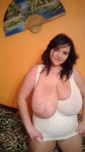 chubby huge tits cleavage - young bbw shows off