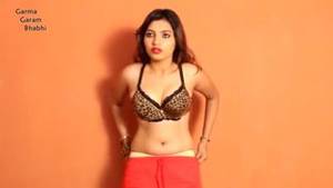 heroin xxx of india - Desi Bollywood Heroine removing clothes front of director