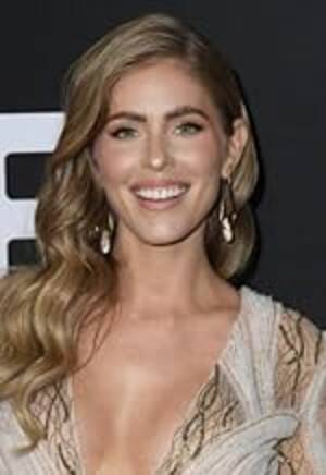 ashley robbins drunk sex orgy - Man Seeking Woman (TV Series 2015â€“2017) - â€œCastâ€ credits - IMDb