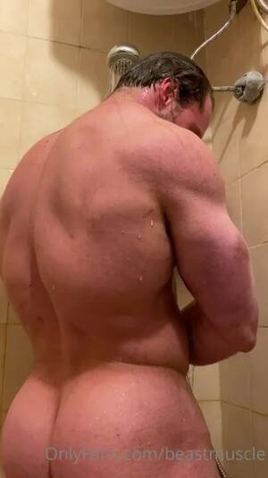 Bodybuilder Shower Porn - Bodybuilder take a shower - ThisVid.com
