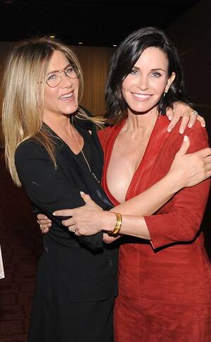 jennifer aniston pregnant gangbang - The Truth About Courteney Cox and Jennifer Aniston's Friendship