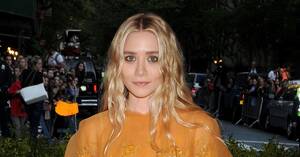 Mary Kate Olsen Sex Tape - Ashley Olsen Sparks Engagement Rumors With Gold Wedding Band