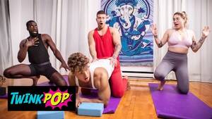 Gay Yoga Porn - Yoga Videos porno gay | Pornhub.com
