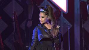 Ariana Grande Hj Porn Captions - Ariana Grande Fans Respond to Instagram Caption | Teen Vogue
