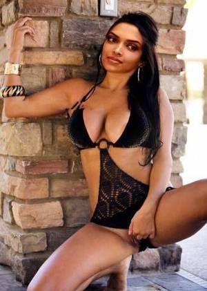 bollywood pussy wiped - Indian Bollywood actress Deepika Padukone Nude hairy pussy ki chudai naked  pics. Deepika Padukone Nude