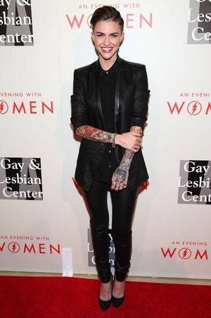 Black Celeb Porn Psd - How to rock a black suit for a formal event, courtesy of Ruby Rose