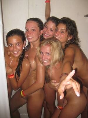 Best Friends Shower - Best friends shower together Porn Pic - EPORNER