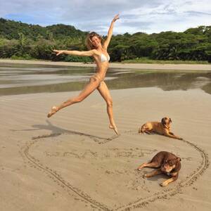 beach body gisele bundchen nude - Gisele BÃ¼ndchen's Bikini Bod Will Make Your Jaw Drop