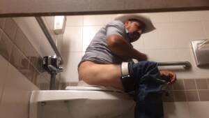 Men Bathroom Porn - Mexican man on toilet - ThisVid.com