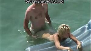 fucking in water at the beach - secret voyeur in the water at beach - XVIDEOS.COM