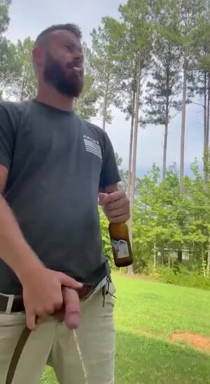 Male Peeing Porn - Big muscle men peeing outside 2 - ThisVid.com em inglÃªs