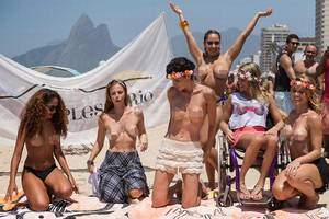 ipanema beach people naked - Thursday, 22 January 2015