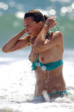 bikini malfunction on the beach - Malfunction Porn Photos - EPORNER