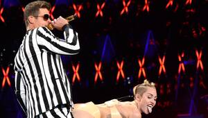 Miley Cyrus Robin Thicke Porn - Miley Cyrus twerks, gets freaky with Robin Thicke