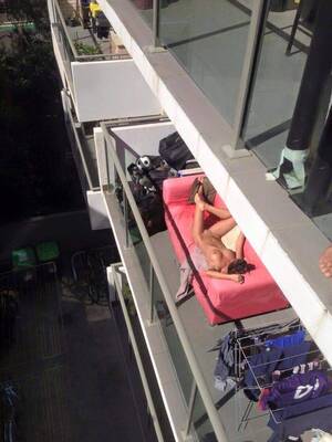 caught sunbathing nude - Caught her sunbathing naked Foto Porno - EPORNER