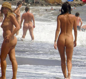 candid beach ass nude - Another sexy candid ass on a nude beach