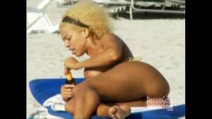 miami nude africa - south beach miami sistas and mamis in thongs - XVIDEOS.COM