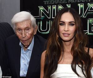 Lesbian Sex Megan Fox - Sumner Redstone filmed naked by employee while watching lesbian kiss |  Daily Mail Online