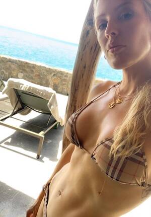 Ellie Goulding Porn Captions - Ellie Goulding Bikini Photos: Sexiest Swimsuit Pictures