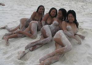 filipina nudist beach - Naked Thai girls on Pattaya Beach