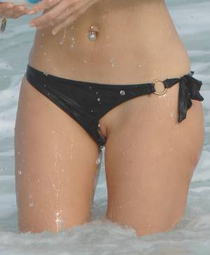 courtney bingham bikini malfunction in beach - Maria Menounos Bikini Candids Pussy-Slip Wardrobe Malfunction In Miami Beach