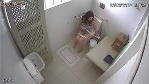 girlfriend voyeur toilet cam - Young girl visits toilet Hidden cam - ThisVid.com em inglÃªs