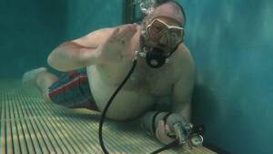 Chubby Underwater Porn - Underwater Chubby Bear - video 2 - ThisVid.com