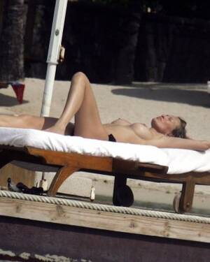 mauritius naked beach - Karen Mulder tanning topless on a beach in Mauritius Porn Pictures, XXX  Photos, Sex Images #3238494 - PICTOA