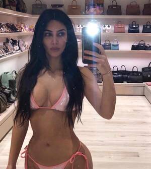 kim kardashian sexy nude latina - Kardashian-Jenners Bikini Photos: A Comprehensive Guide