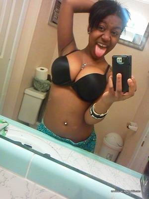 black amateur boobs selfie - 