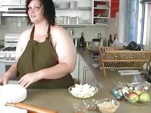 chubby nude cooking - Free Bbw Cooking Porn Videos (173) - Tubesafari.com