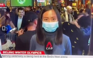 hot lesbian girls kissing - Same-sex kiss on Singapore television goes viral