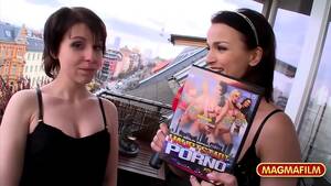 girlfriend surprises boyfriend - GF surprised BF with a threesome - XVIDEOS.COM