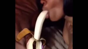 girl sucking banana - female sucking on banana like crazy on flippaview.com - XVIDEOS.COM