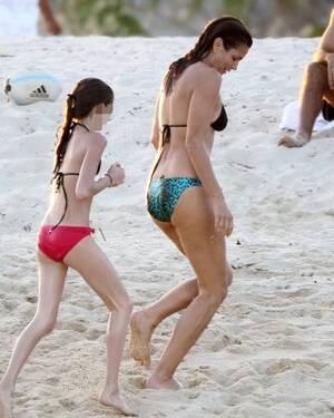 celebrity nude beach body - Cindy Crawford showing off her bikini body on a beach in Cortez, Mexico Porn  Pictures, XXX Photos, Sex Images #3236021 - PICTOA