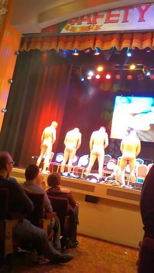 Hypnotized Stage Porn - Stage Hypno Show Review: Peter Powers, Glasgow Pavilion, 24-25 February  2017 â€“ His Angel Eyes