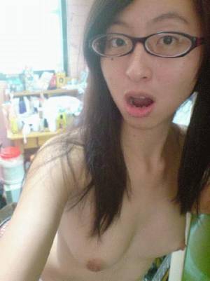 Asian Amateur Glasses Porn - Geeky asian porn - Geeky asian chick posing nude while studying jpg 599x800