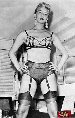 1940s Lingerie Porn - Very sexy vintage lingerie chicks posing in - XXX Dessert - Picture 11