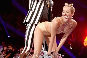 Miley Cyrus Twerking Porn - twerk