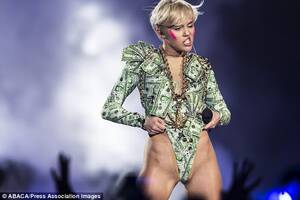 Celebrity Porn Miley Cyrus - Miley Cyrus' 'nude snaps leak online after she is hacked' | Daily Mail  Online