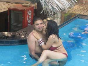hot desi girl naked water - Desi Couple Hot Kissing Photo | Indiandesi.In