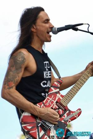 Atom Punk Porn - Nuno Bettencourt in Monster Of Rock Cruise plays with The Atomic Punks