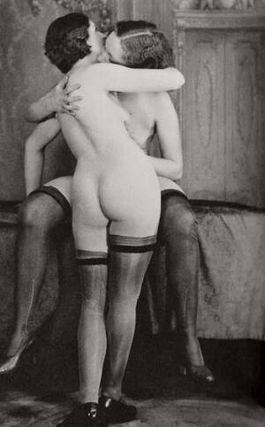 classic lesbian erotica - 1920s Vintage Erotic Postcards/Photographs Depicting Lesbian Encounters