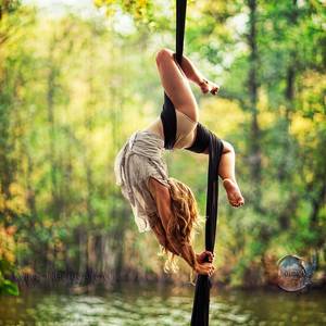 Aerial Dancer Porn - Appreciate that she's doing this upside down over a lake. How did she even  get
