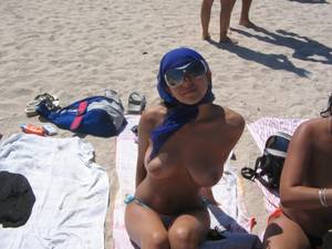 amateur wife topless beach - 