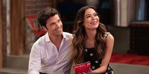 Miranda Cosgrove Shemale Sex - Miranda Cosgrove talks Carly and Freddie finally getting together on 'iCarly'  : r/television