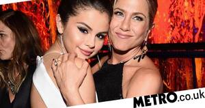 Jennifer Aniston Lesbian - Jennifer Aniston 'confronts Selena Gomez over Justin Theroux' | Metro News