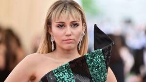 alyssa milano upskirt miley cyrus - Miley Cyrus speaks out after man gropes her in Barcelona - ABC News